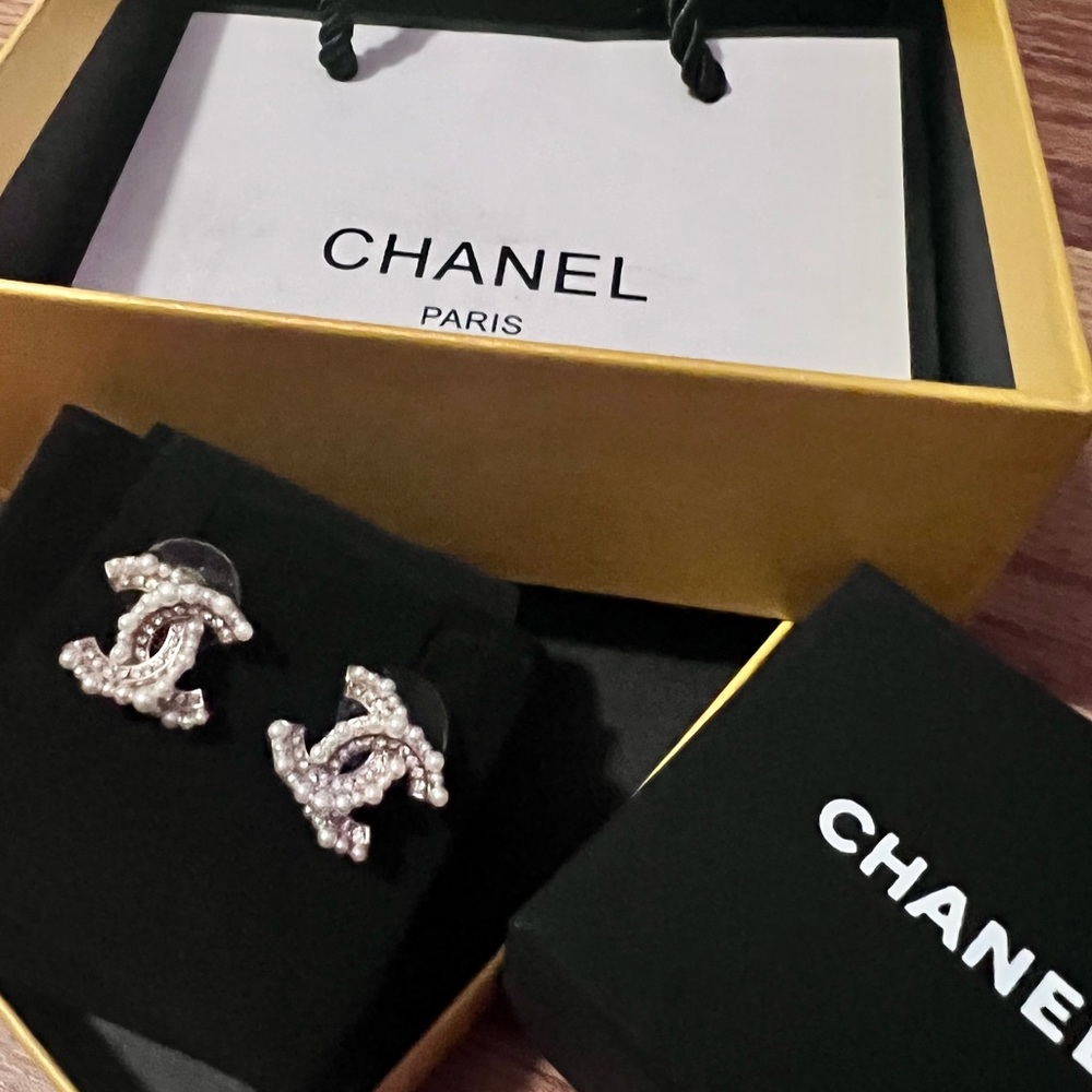 CC stud earrings